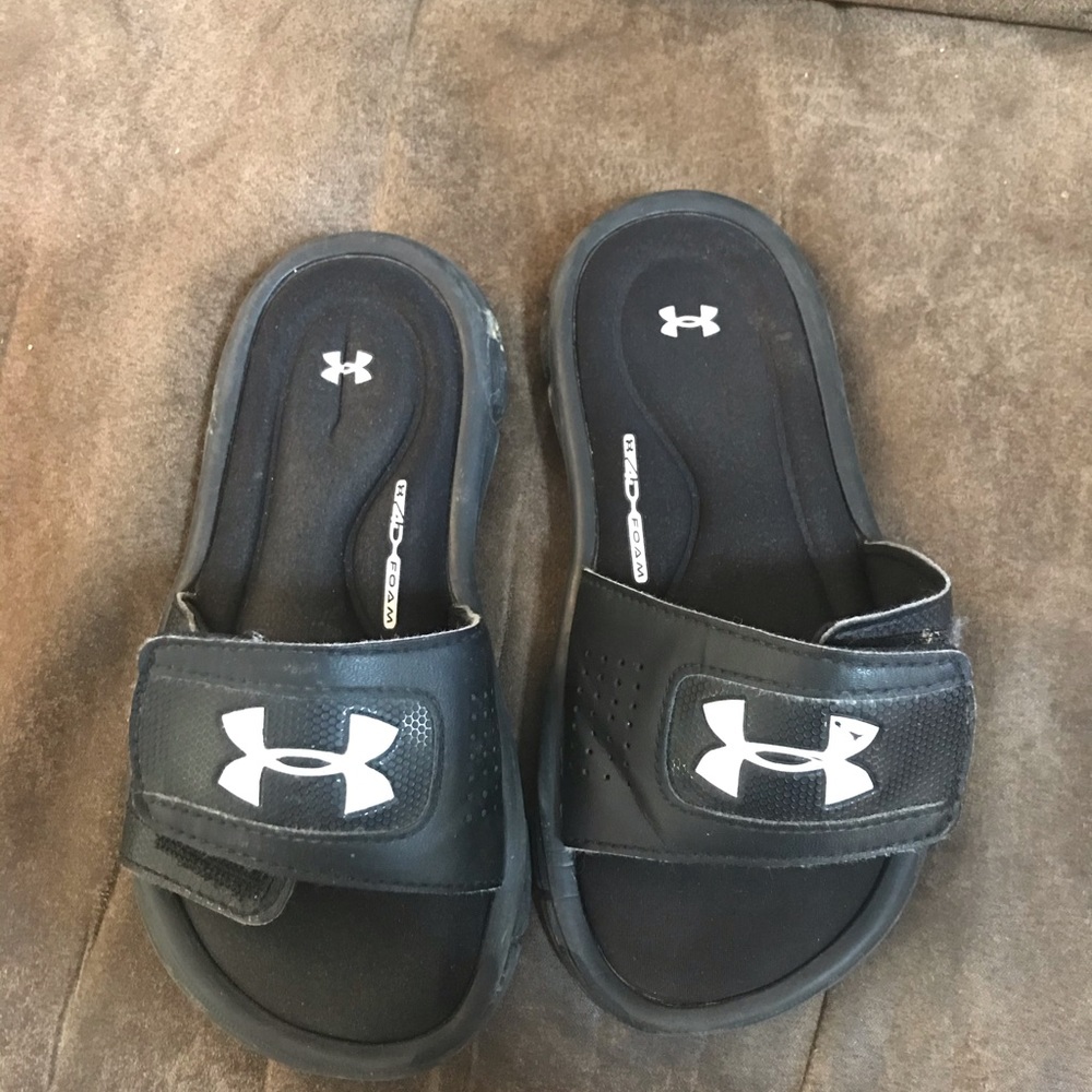 Boys under armour slide on